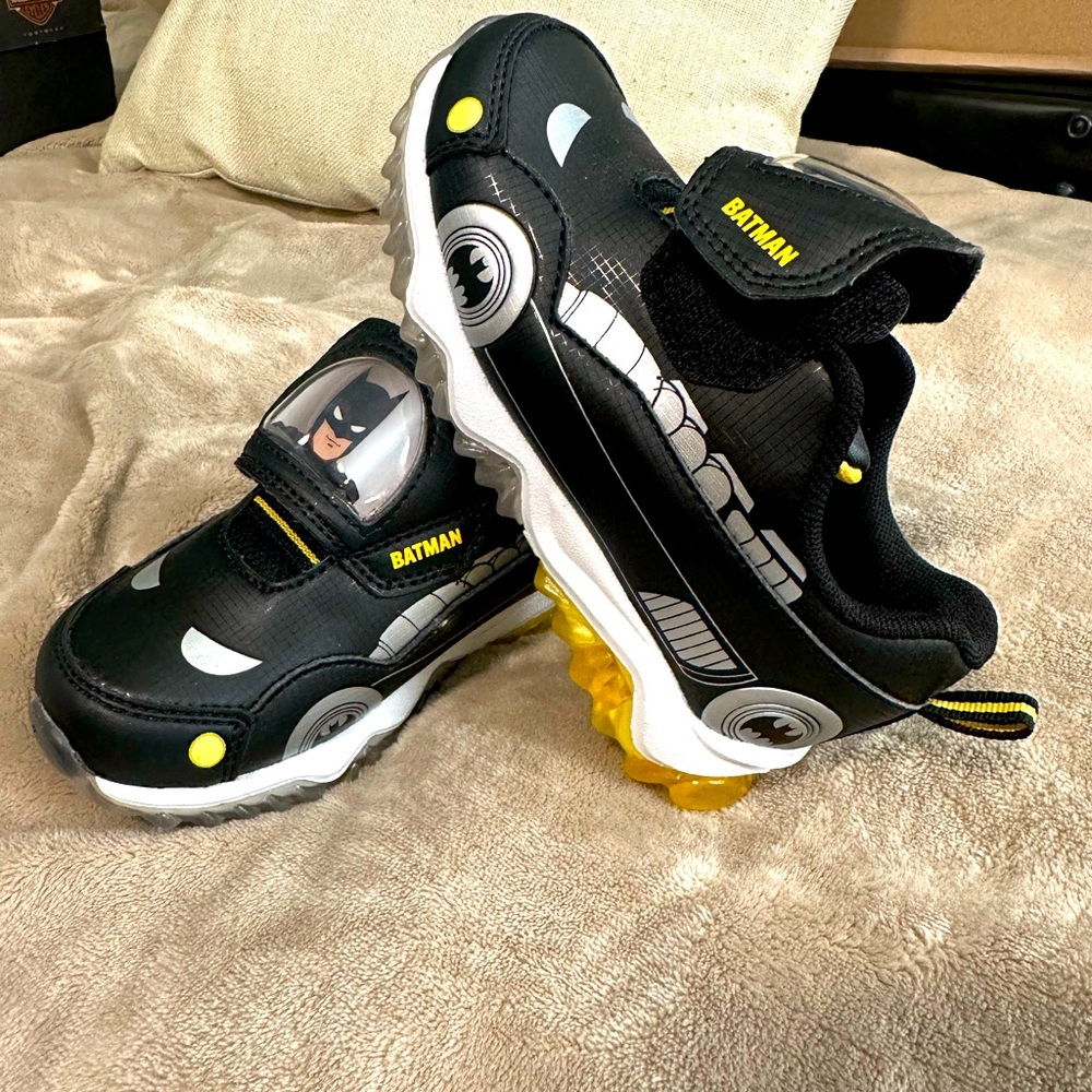 Batman Kid’s Shoes Boy’s size 10. With lights. Comfortable and wide.